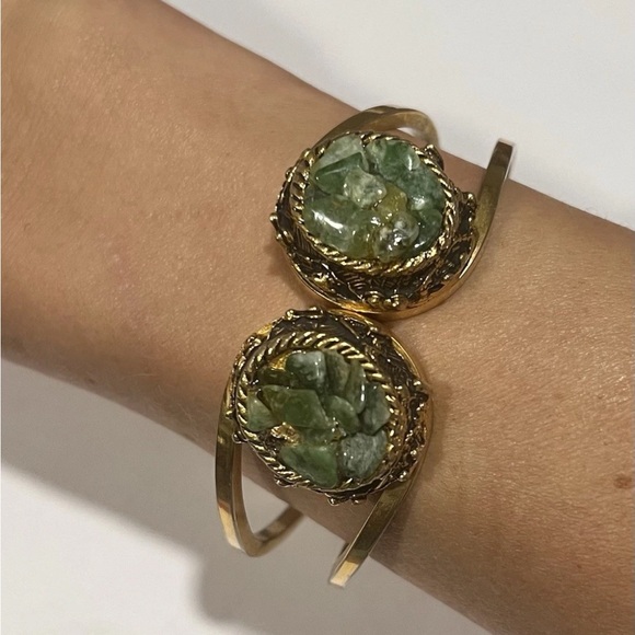 5 Piece Vintage Gold Tone With Jade Chip Jewelry Set - Picture 16 of 16